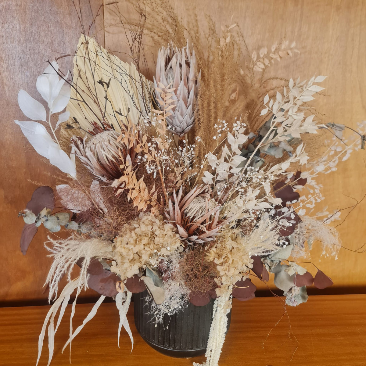 Customised Dry Flower Arrangements & Wreath