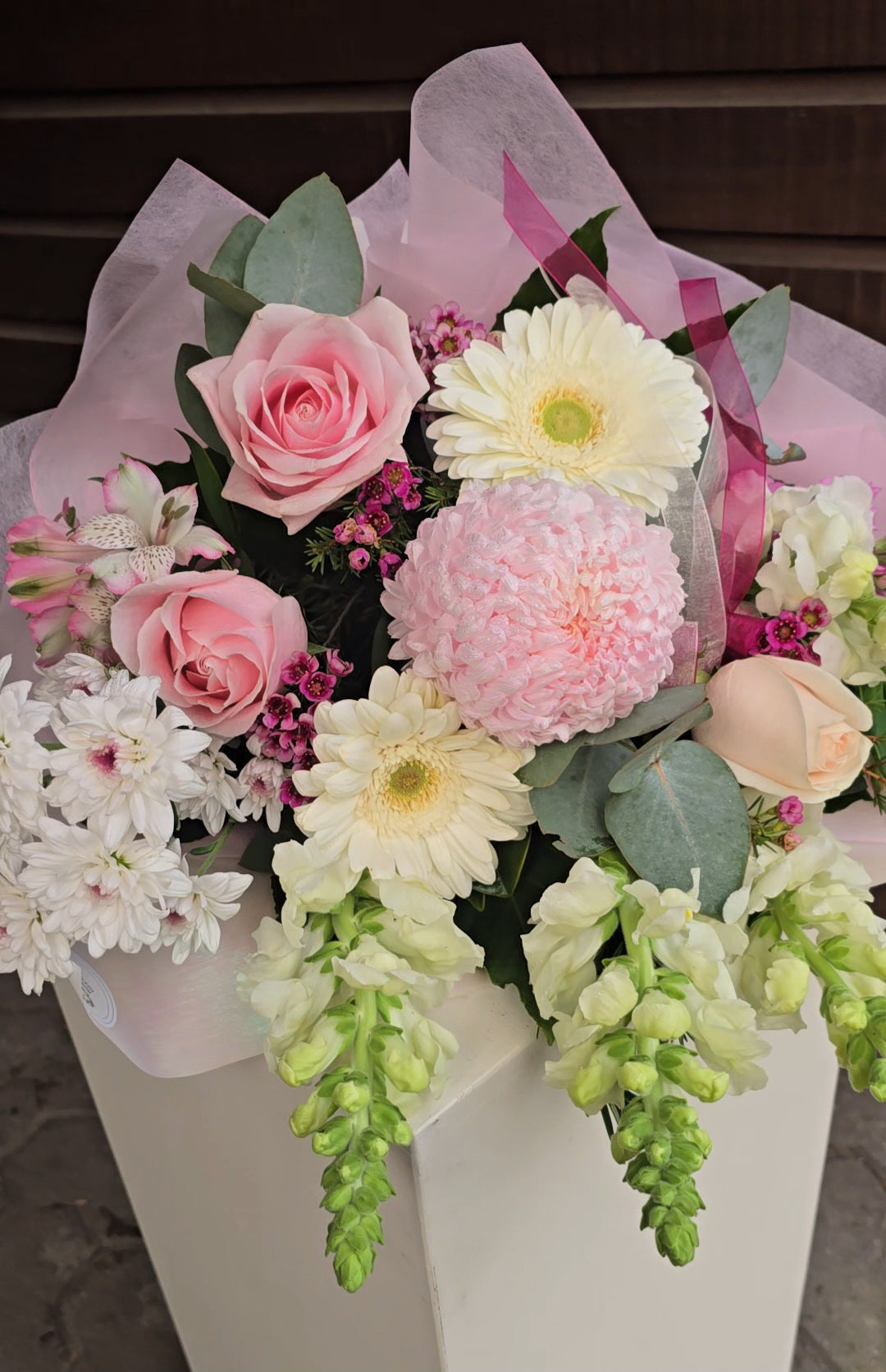 HappyWifeHappyLife Flower Gift Presentation with Greeting Card and Vase Options