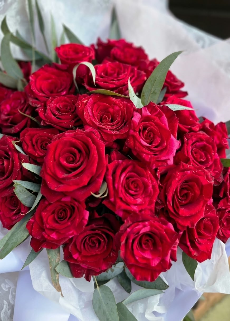 HappyWifeHappyLife Anniversary Flowers Arrangement with Vase - Fresh Blooms Hamilton